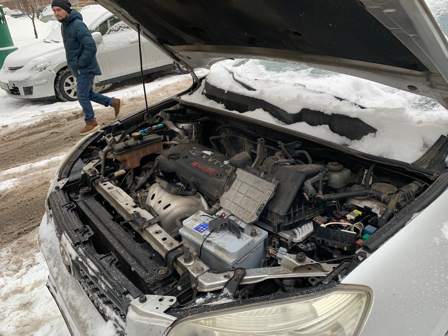 автомобиль, открытый капот, авто, телевизор авто под капотом, моторный отсек
