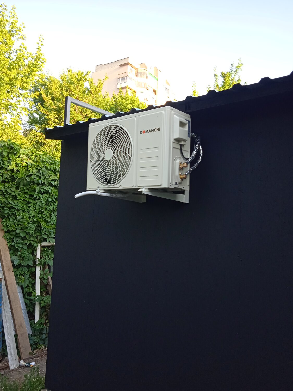 кондиционер снаружи, кондиционер с установкой, кондиционер, наружный блок кондиционера, chigo кондиционер наружный блок вентилятор