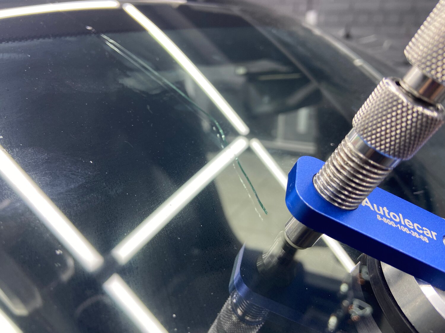 автостекло, деталь, ремонт автостекол, ремонт трещин на лобовом стекле, лого для ремонта сколов