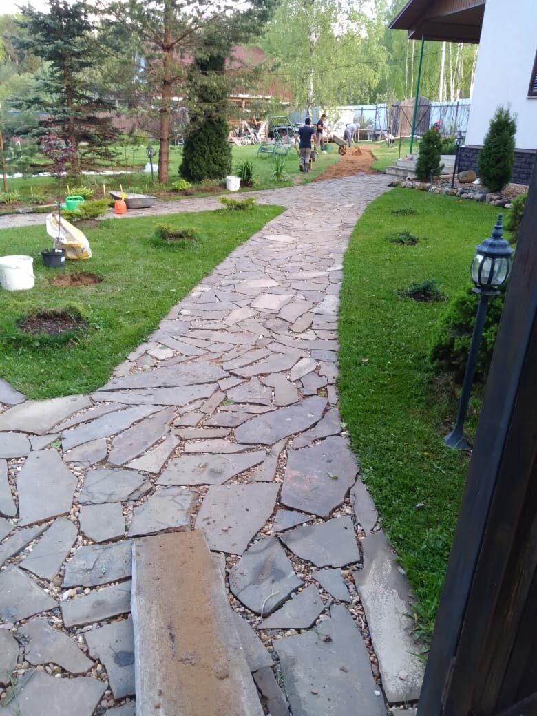 дорожки из натурального камня, плитняк дорожки, плитняк дорожки ландшафт, дорожки из природного камня, плитняк