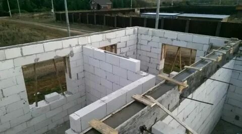 перегородка из пеноблоков, армопояс в доме из газобетона, кладка стен из газобетонных блоков, кладка газобетонных блоков, здание из газобетонных блоков