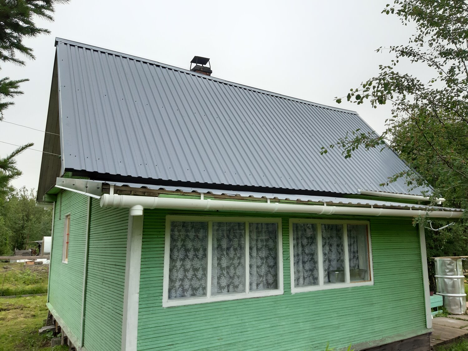 дача, в деревне, дом, крыша покрытая профлистом, загородный дом