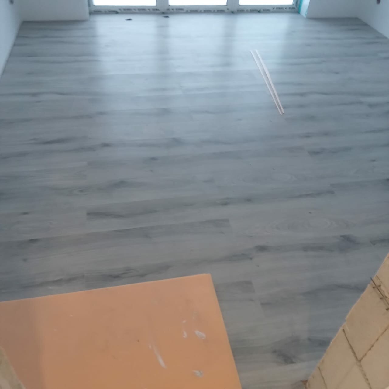 укладка ламината, укладка пола, полы в квартире, укладка паркетной доски, отделка пола