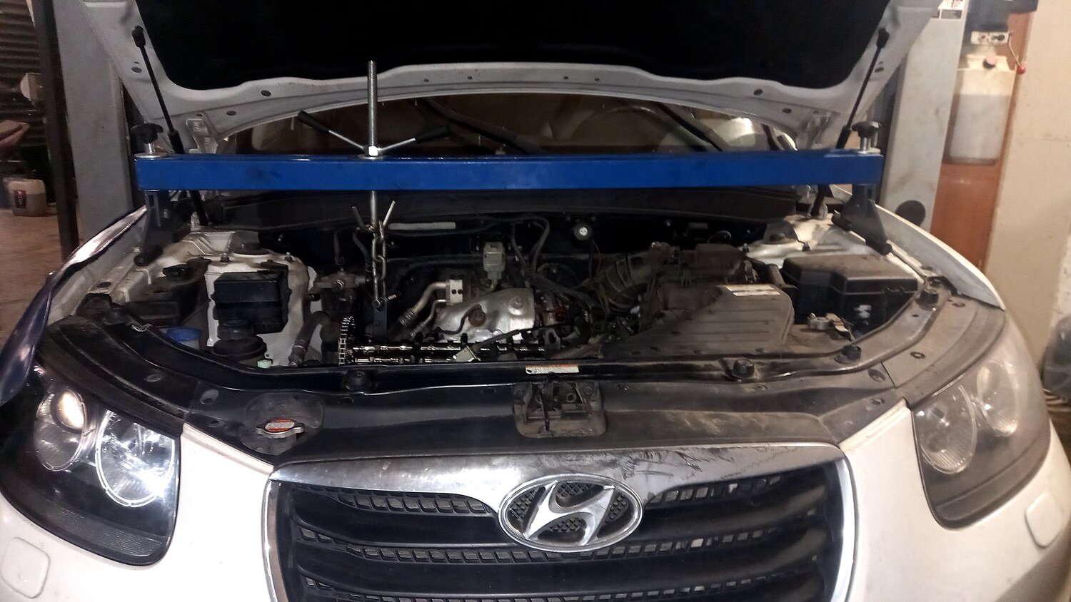 отсек мотора хендай ix35, хендай санта фе 2011, hyundai i40 под капотом, запчасти, санта фе 2011