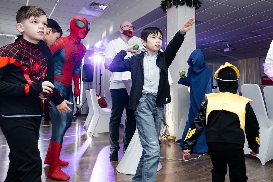 мальчик, человек-паук, новый человек-паук, tom holland spiderman, костюм человека паука