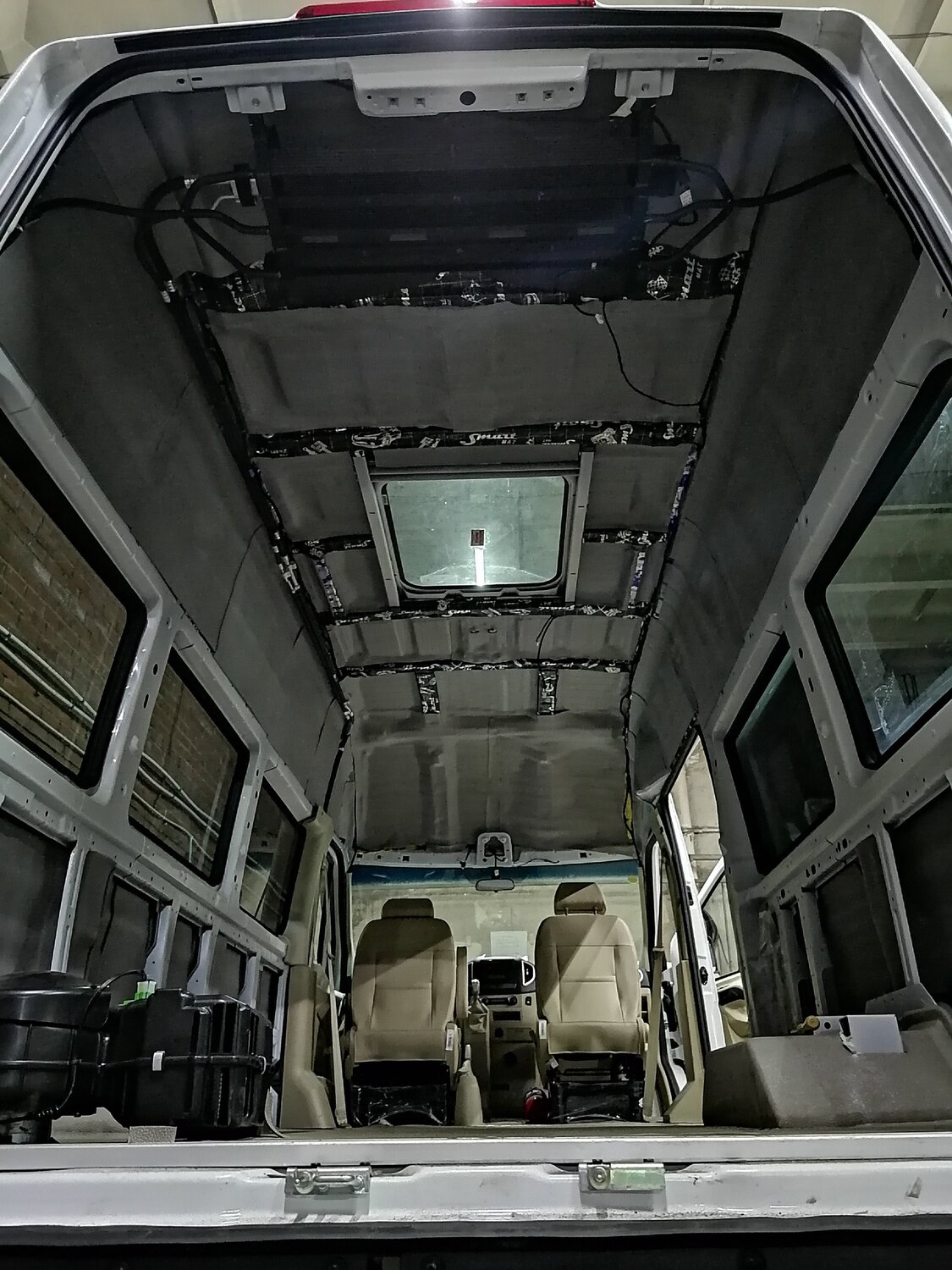 перегородка chevrolet express, перегородка peugeot boxer микроавтобус, фургон внутри, перегородка пежо боксер 3, переоборудование микроавтобусов