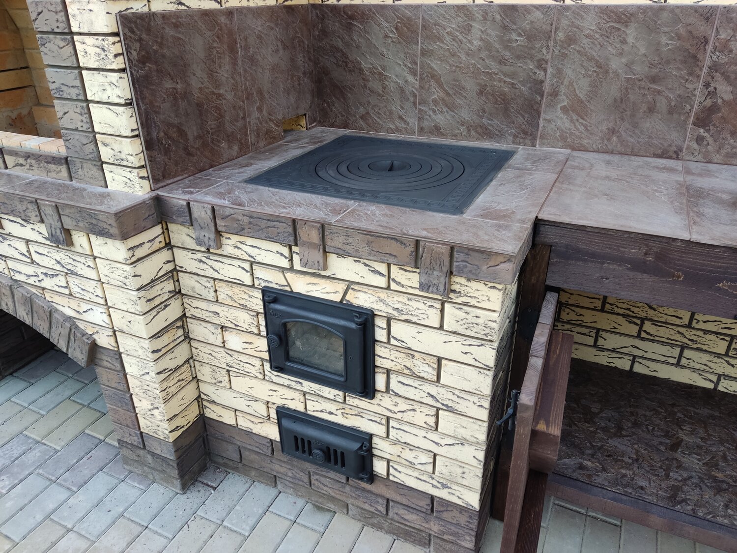 печь барбекю, печь барбекю из кирпича, печь барбекю с казаном, барбекю комплекс из кирпича, печи камины барбекю