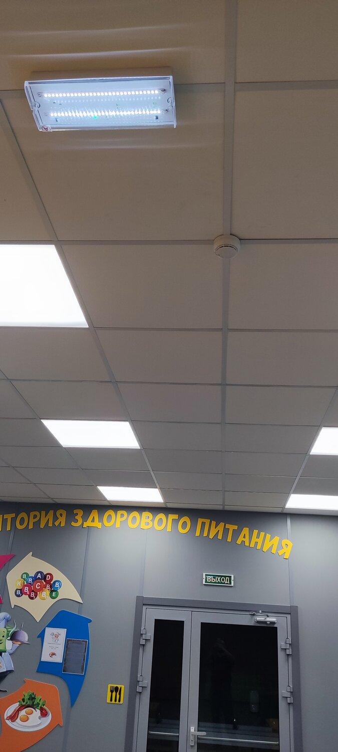 потолок армстронг в школе, светильники для потолка армстронг, светильник армстронг, потолочные панели, потолочные светодиодные