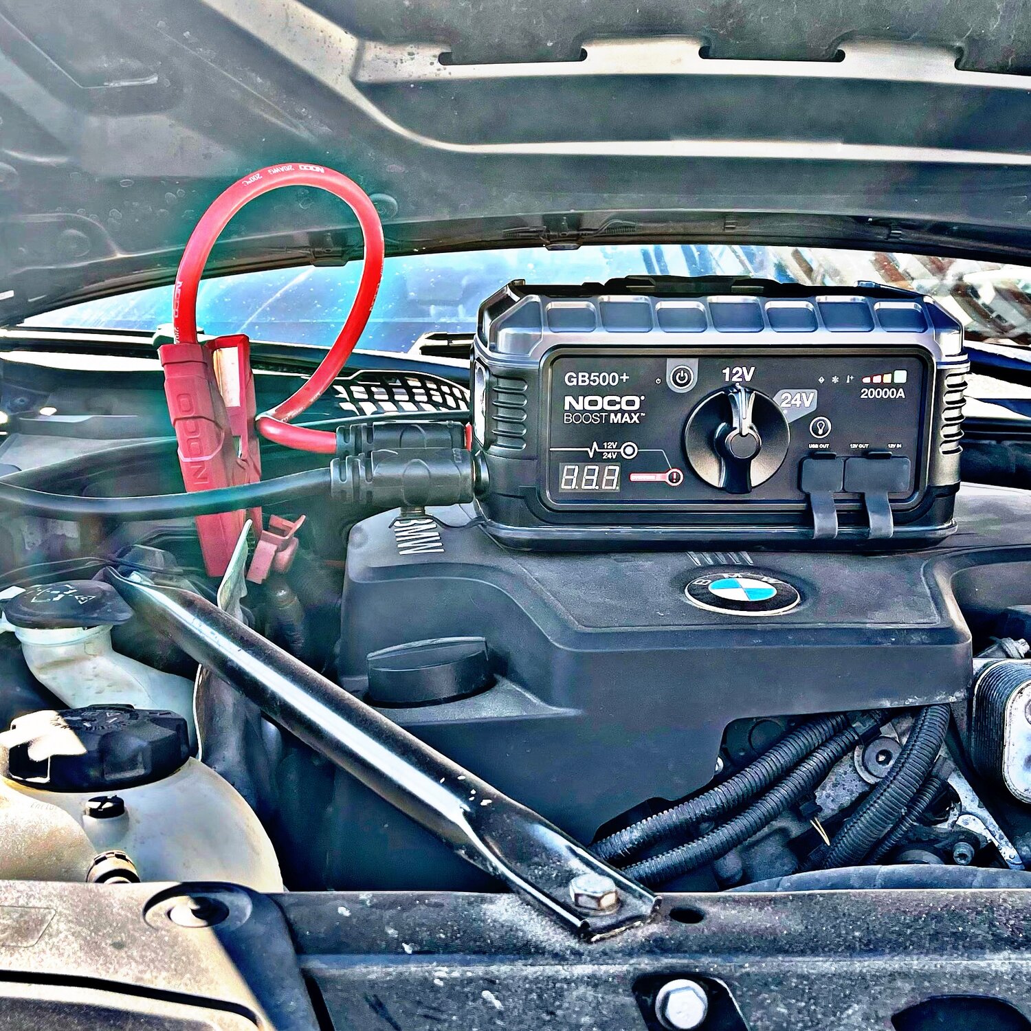 прикурить авто, noco gb 500 24v, запуск двигателя, прикуривание автомобиля, noco gb500