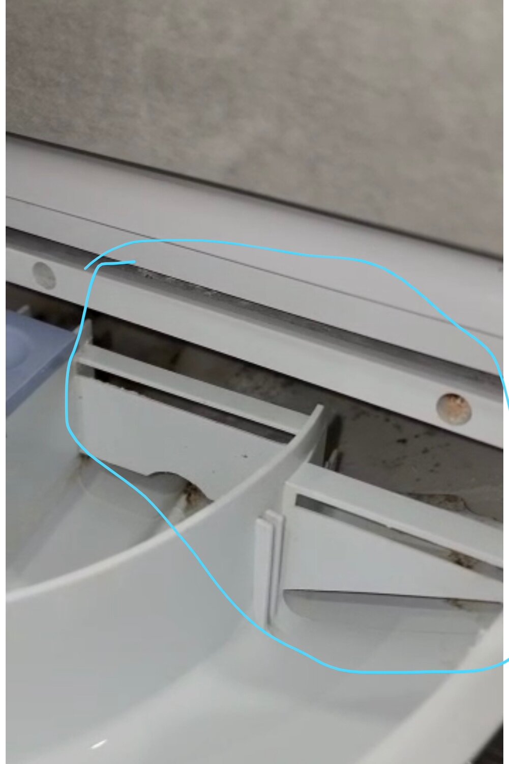 лоток для стиральной машины hotpoint ariston, стиральная машина hotpoint ariston, стиральная машинка индезит nwsb5851 лоток для стирального порошка, кондиционер, снятие верхней крышки стиральной машины electrolux