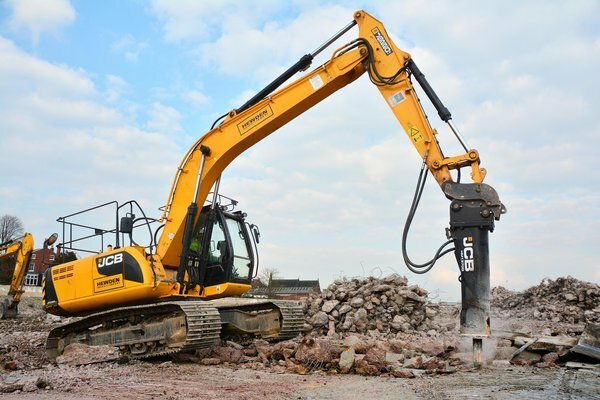 экскаватор с гидромолотом jcb js 200 w, аренда экскаватора, гусеничный экскаватор jcb, экскаватор jcb, гидравлический молот