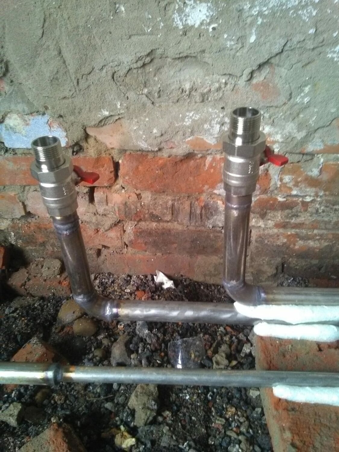 трубы водоснабжения, водопровод в доме, ввод водопровода в дом, водопроводные трубы, трубы для водопровода