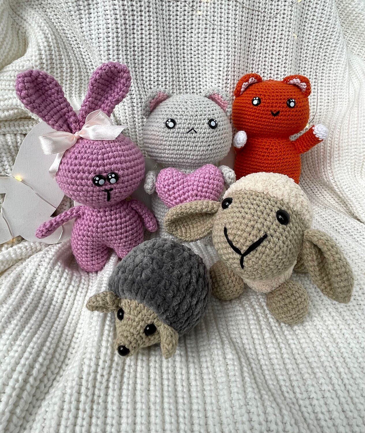 вязаные игрушки амигуруми, милые игрушки крючком, много вязаных игрушек, вязаные игрушки, игрушки крючком амигуруми