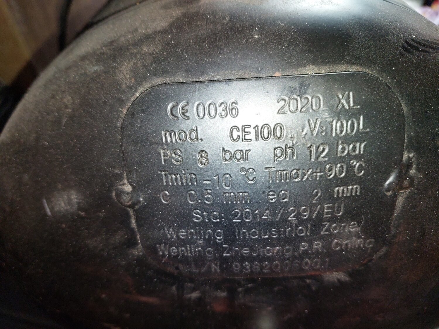 электродвигатель ki*100-12/2a, ресивер октавия, электродвигатель, запчасти, баллон спарка баж 95-2 табличка