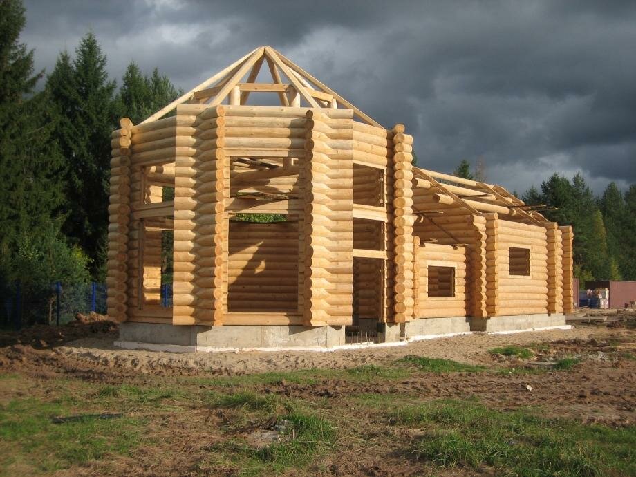 постройки из бревна, сруб дома из бревна, сруб дома, сруб бани из бревна, дом из бревна