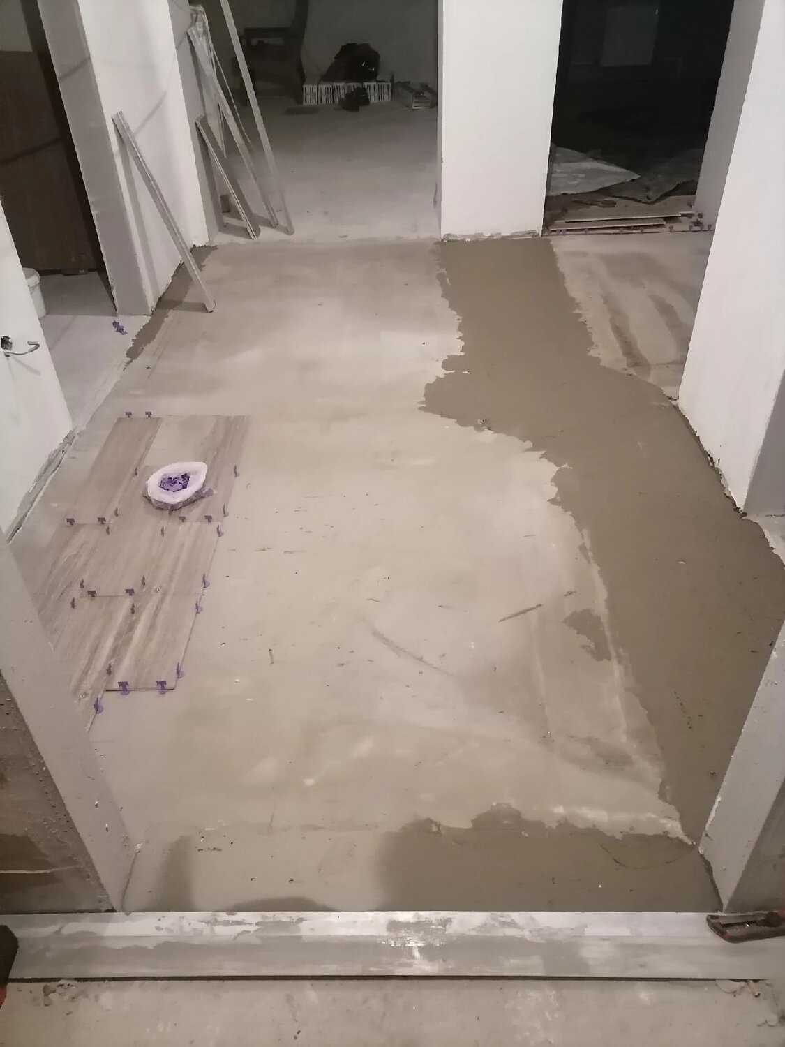 стяжка пола в квартире, выравнивание пола, стяжка пола, сухая стяжка пола, полусухая стяжка пола