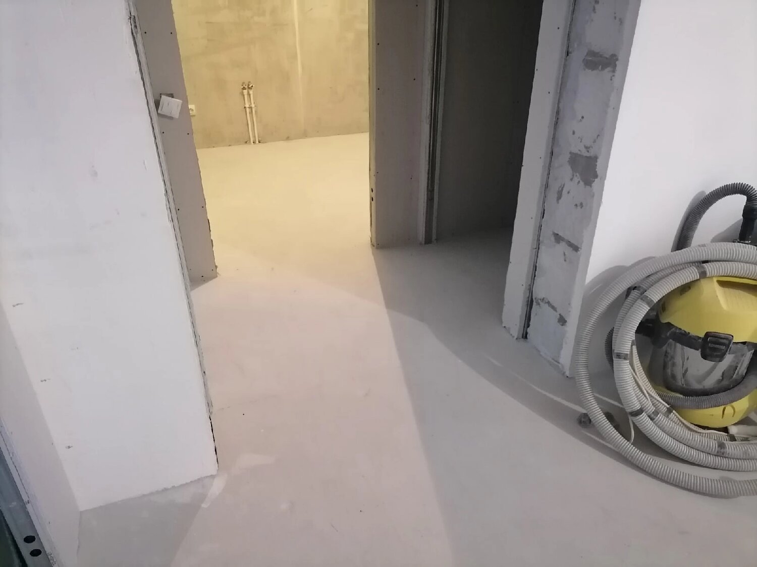 стяжка пола, сухая стяжка, выравнивание пола, полусухая стяжка пола, стяжка в квартире