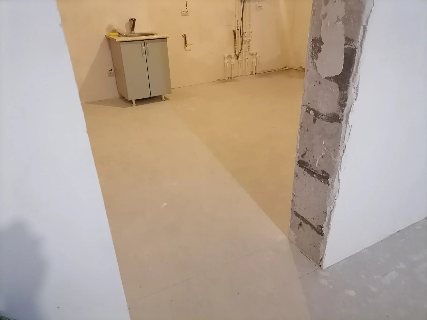 стяжка пола в квартире, стяжка пола, стяжка пола в новостройке, сухая стяжка пола, выравнивание пола