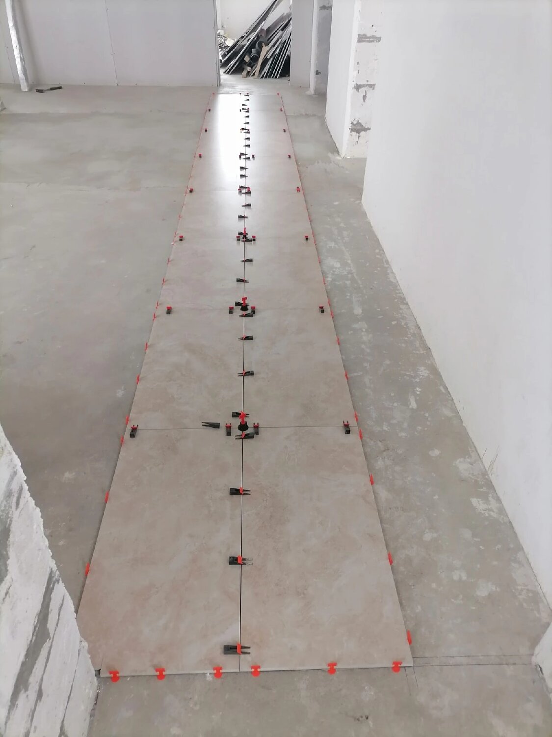 системы выравнивания плитки, система выравнивания полов, выравнивание плитки, выравнивание пола, укладка плитки