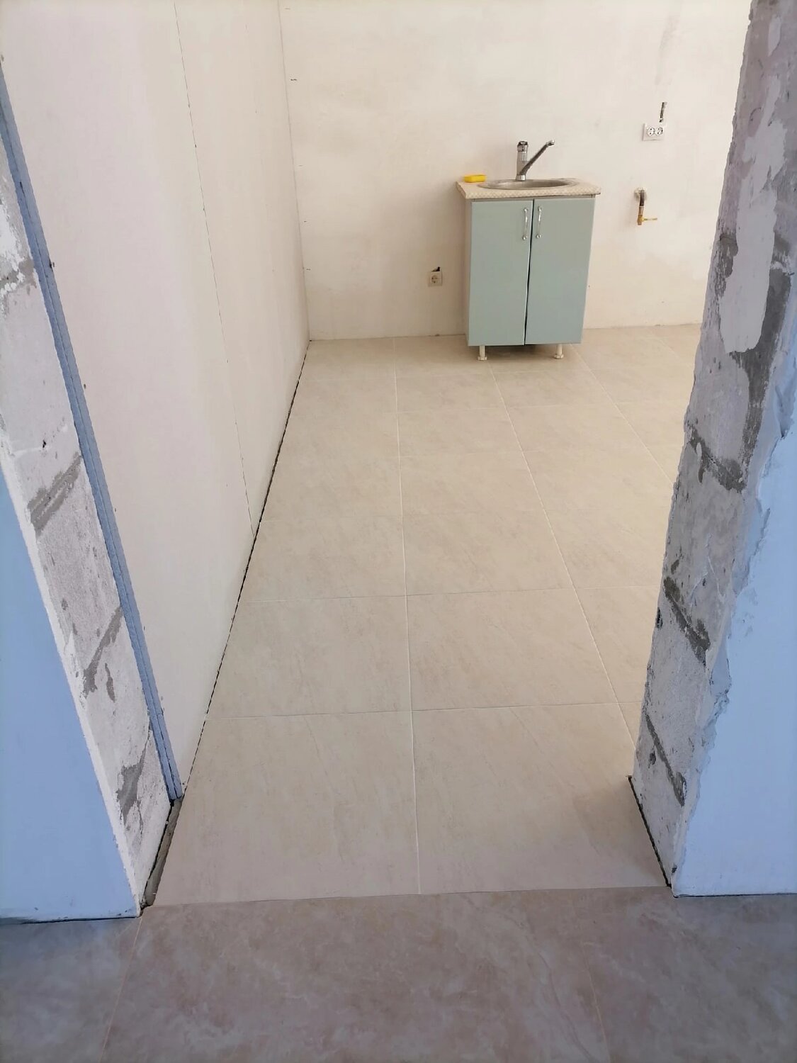 отделка квартир, стяжка пола, плитка, укладка плитки, пол плитка