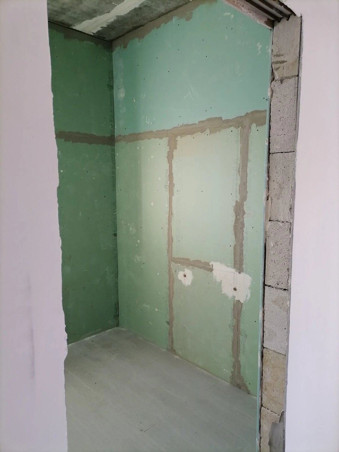 отделка стен гипсокартоном, стены крашеный гипсокартон, обшивка стен гипсокартоном, гипсокартон, отделка гипсокартоном