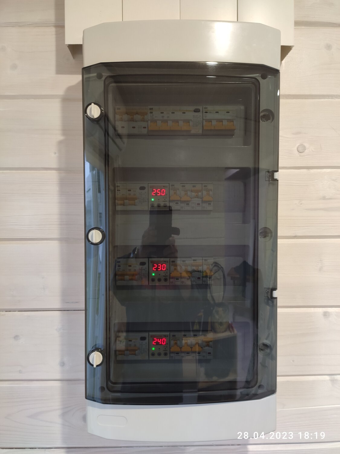 щиток, электрощит шнайдер изи 9, электрощиток, электрический щиток, навесной электрощит в квартире