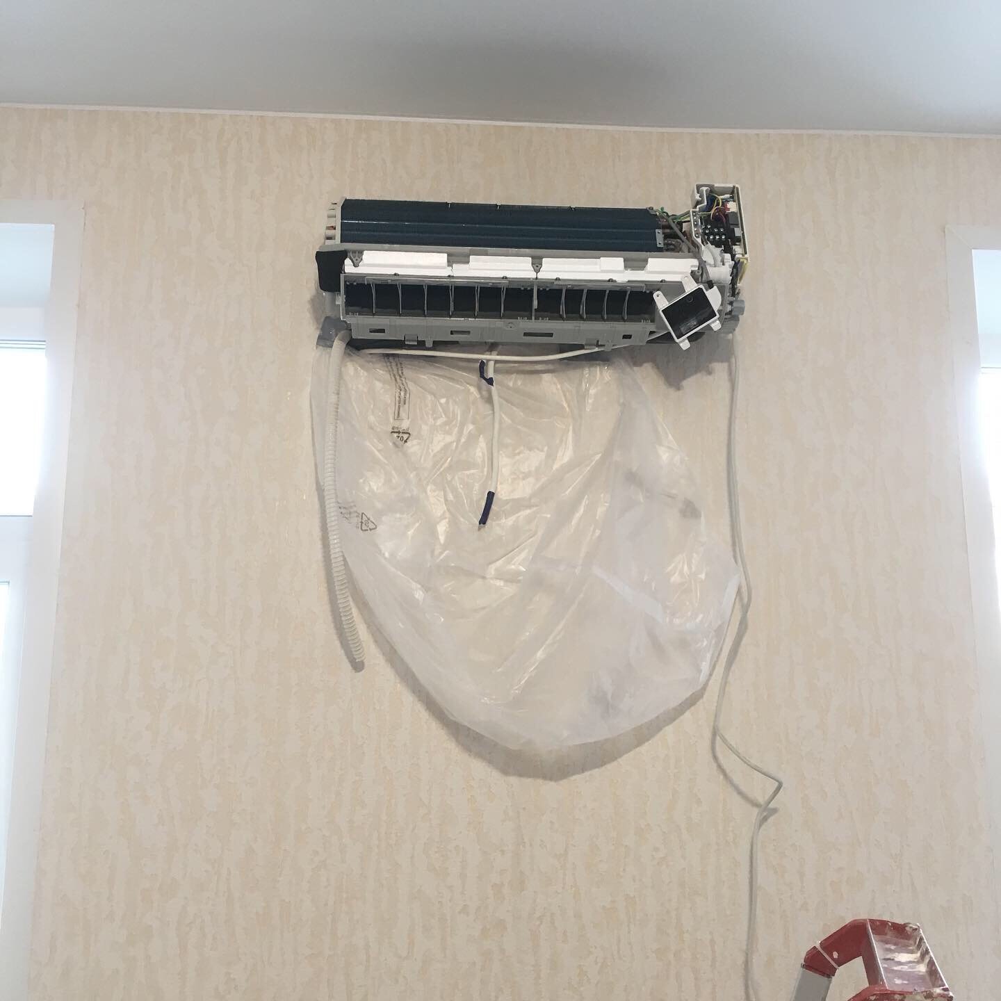 монтаж кондиционера, установленный кондиционер, установка кондиционера, перевесить кондиционер