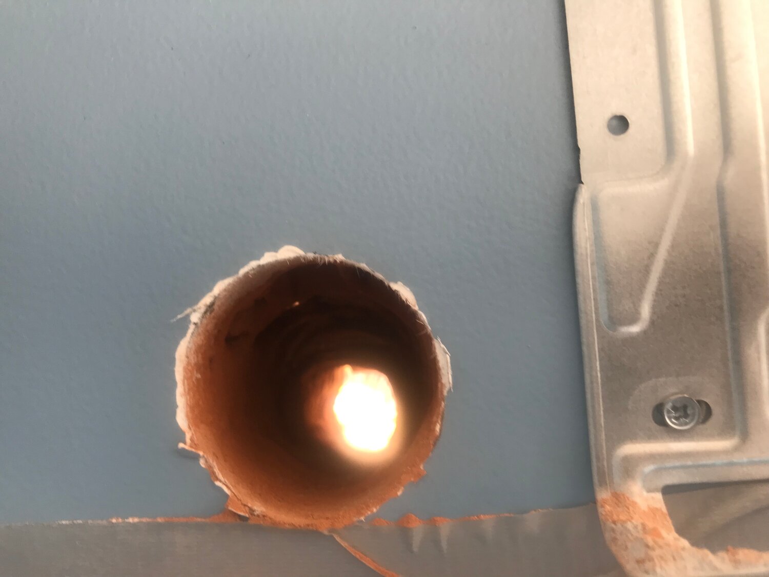 алмазное сверление отверстий, сверление отверстий, вентиляционные отверстия, отверстия в бетоне, отверстие в стене 130