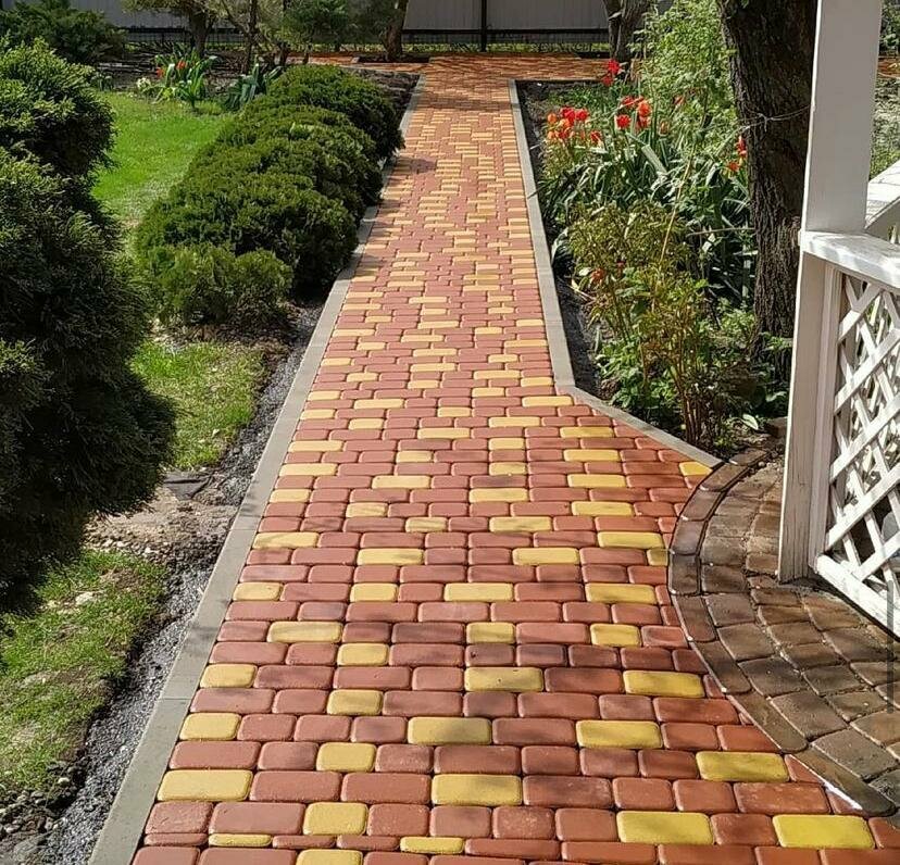 тротуарная плитка во дворе частного, тротуарная плитка для дорожек, тротуарная плитка во дворе частного дома, укладка тротуарной плитки, римский брук тротуарная плитка