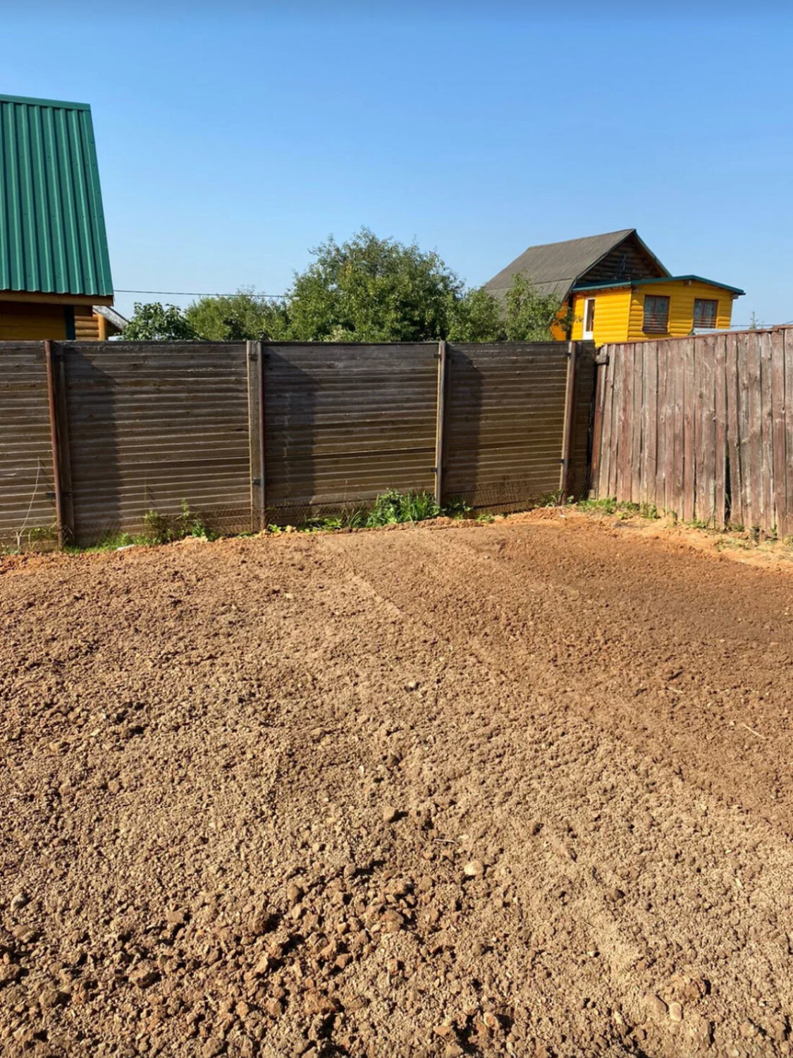 выравнивание участка, ландшафтный дизайн, слой земли для газона, участок, газон на даче