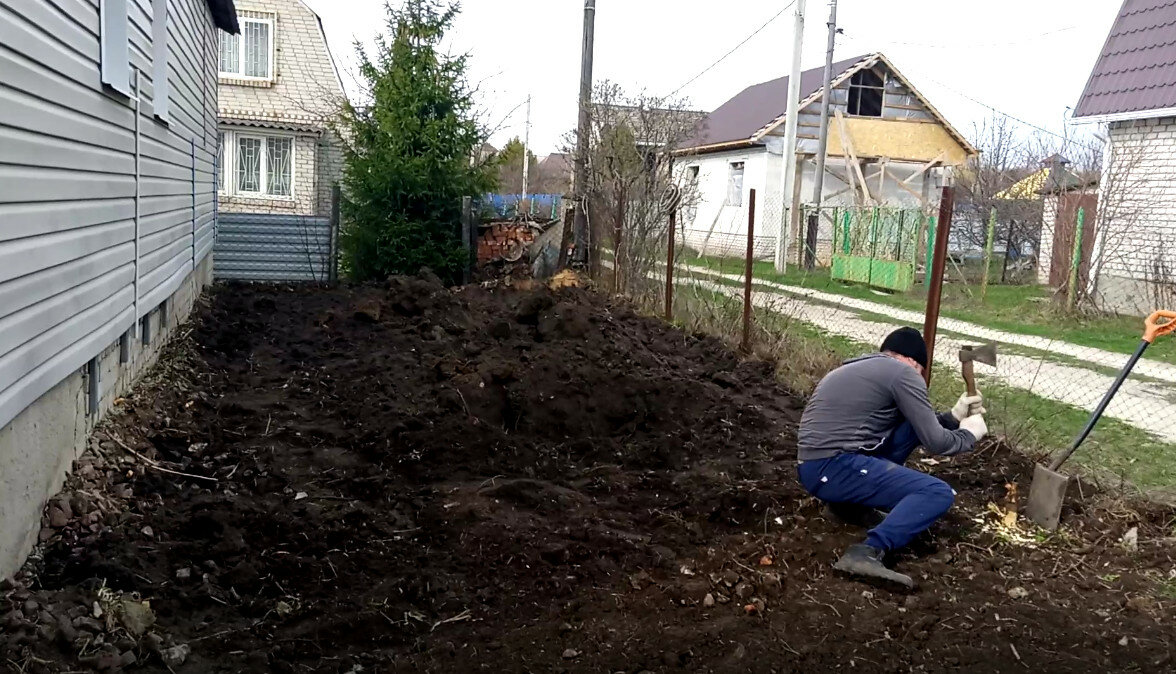 огород в деревне, дачные участки, уборка садовых участков, копать землю, сад огород