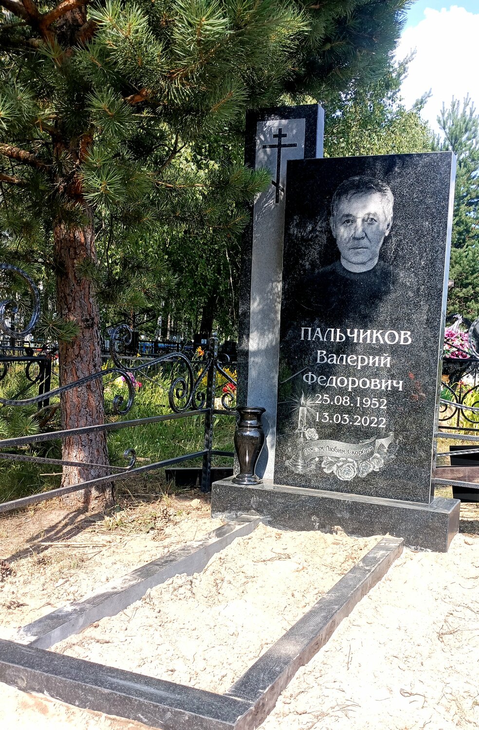 памятник, памятники надгробные, кладбище памятник, памятники на могилах, гранитные памятники