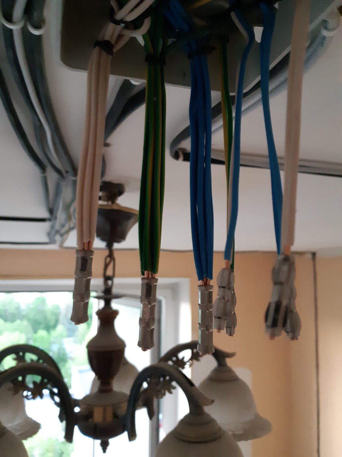 провод электропроводки, шнурок для бейджа, монтаж электропроводки, соединение провода, шнурок для ключей