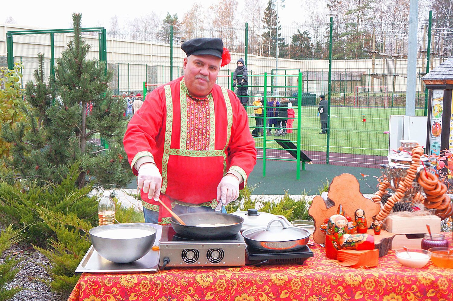 коробейники на масленицу, человек, камышловская ярмарка, фестиваль финно угорской кухни быг быг, русская ярмарка