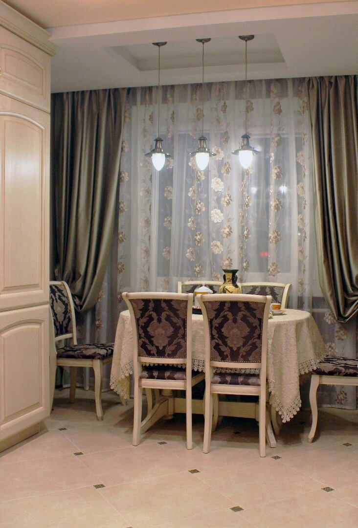 занавески на кухню в классическом стиле, занавески для столовой в частном доме, шторы классика пошив, шторы классика в столовую не больше 20 кв м, элит шторы на попова