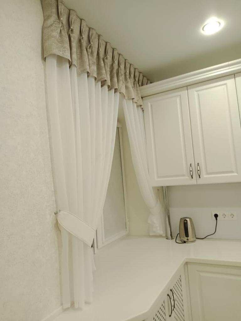 занавески на кухню длинные, кухня, дизайн кухни, кухня прованс, австрийские шторы