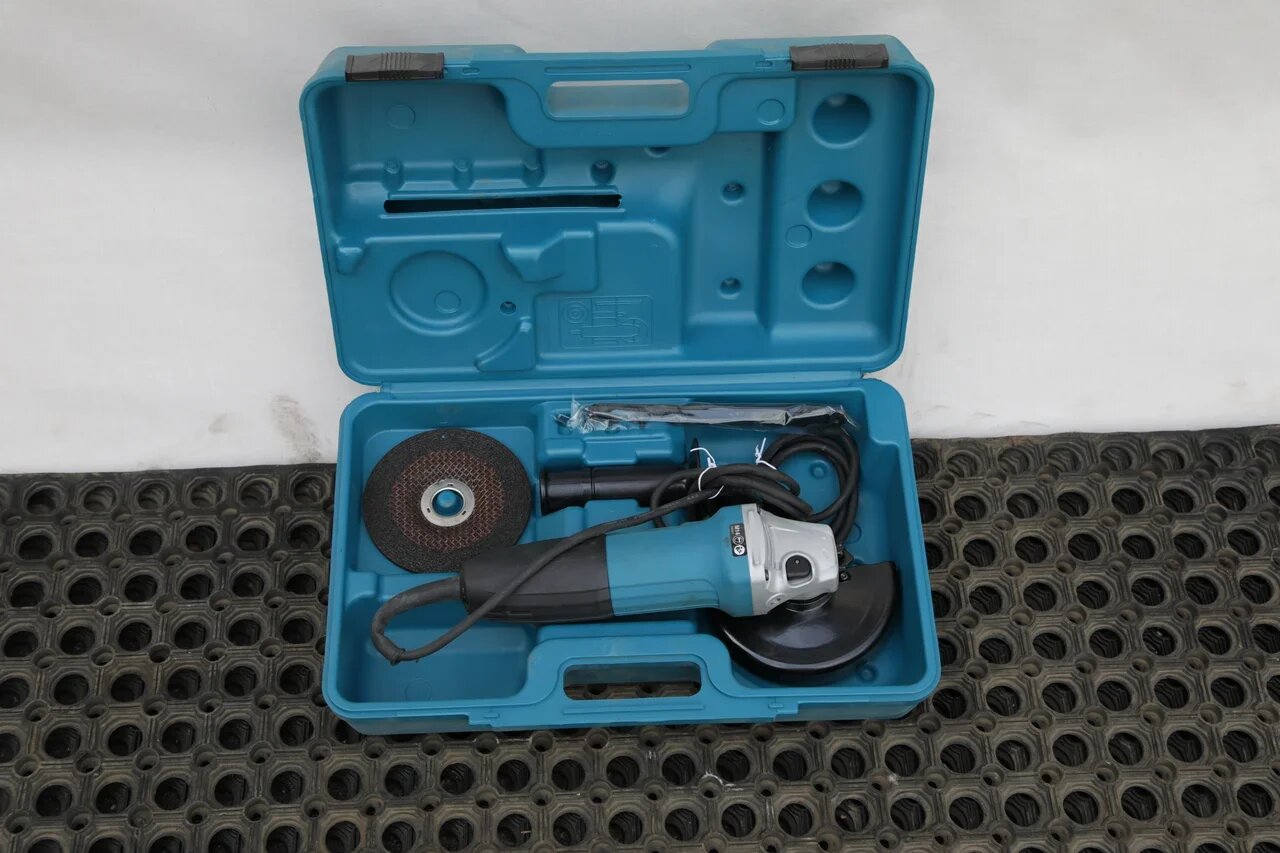 makita ga5030k, макита ga5030, makita ga5030k кейс, ушм макита 230 в кейсе, макита 5030 открытая