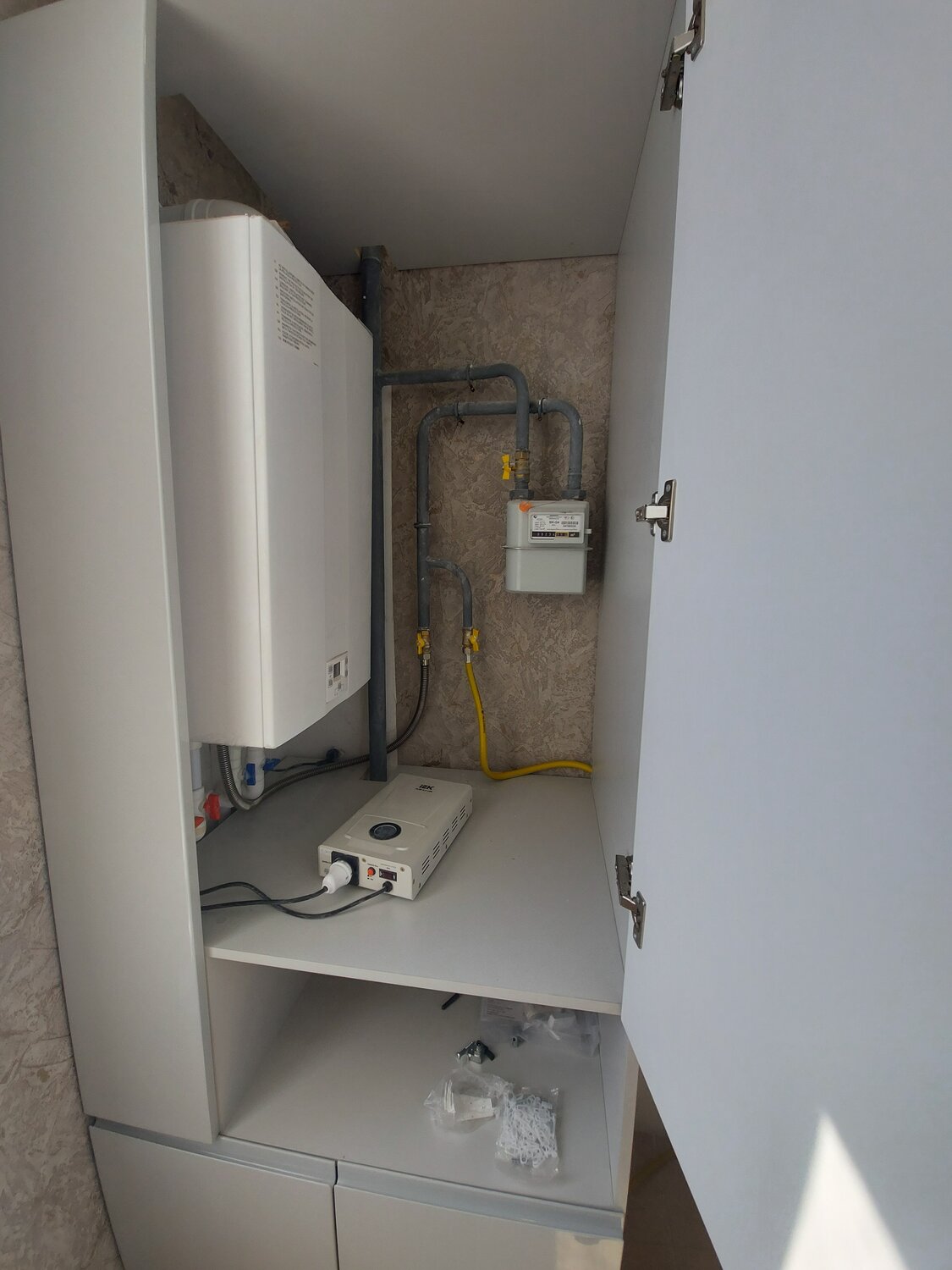 газовый котёл, газовый котел в шкафу, газовый котел на балконе, котел, газовый котел двухконтурный на сжиженном