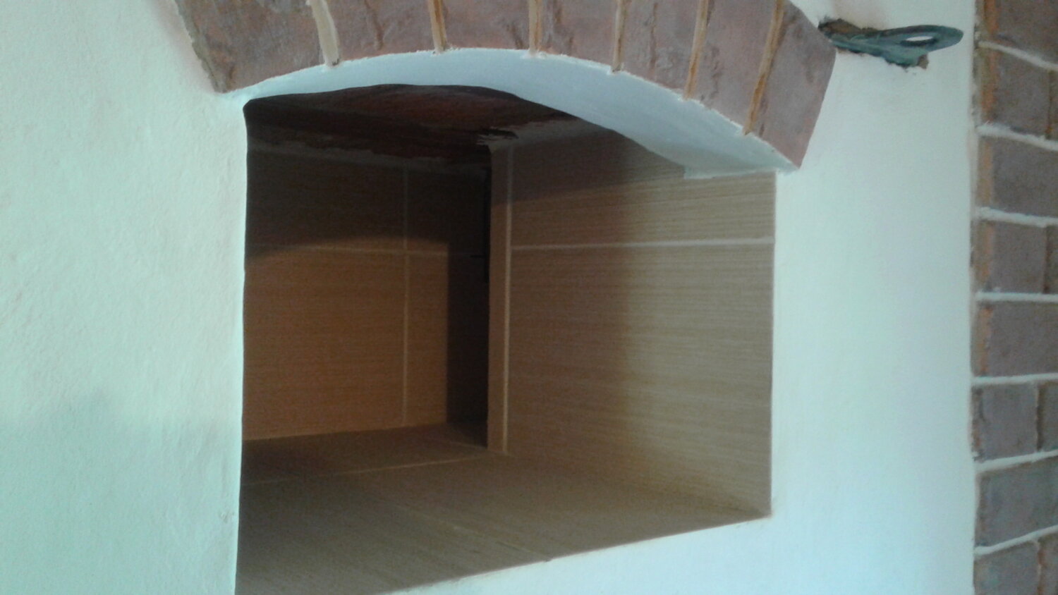 арочный свод печи, отделка арки из гипсокартона декоративным камнем, камин из гипсокартона своими руками аркой, печная арка, выравнивание проема арки