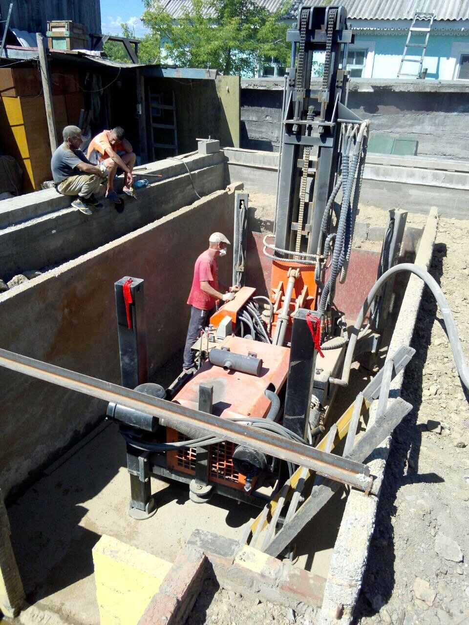 буровой, вм-600 бурошнек, опалубка из блоков, буровая установка, строительство