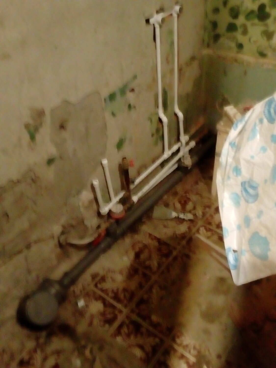 сантехник, разводка под смеситель в ванной, монтаж сантехники в ванной, водопровод, полипропилен трубы дали тпчь