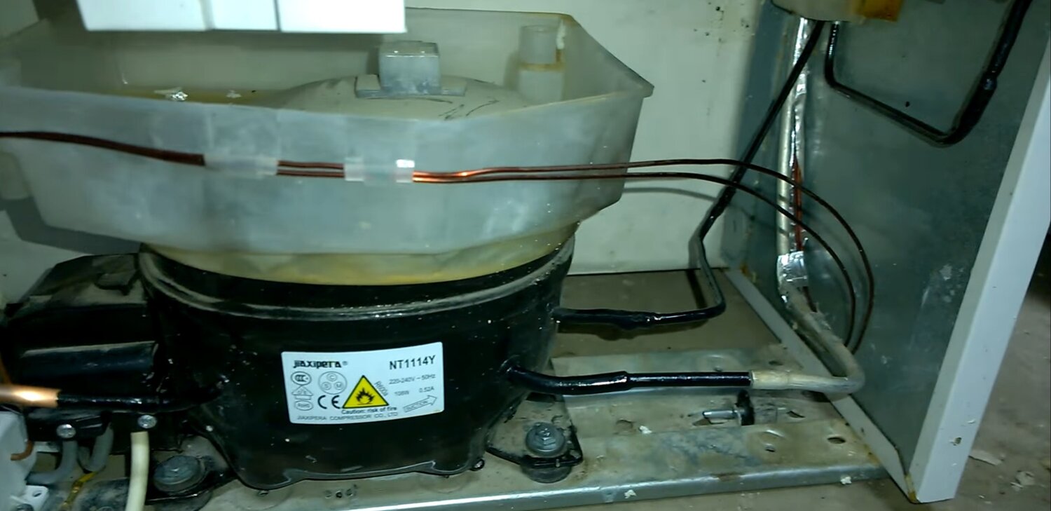 холодильник, марка компрессора у холодильника bosch-k6n39a131r, холодильник bosch 2 компрессора kgs36x25, холодильник индезит ноу фрост dfn 200 транспортировочные болты, индезит холодильник 168см