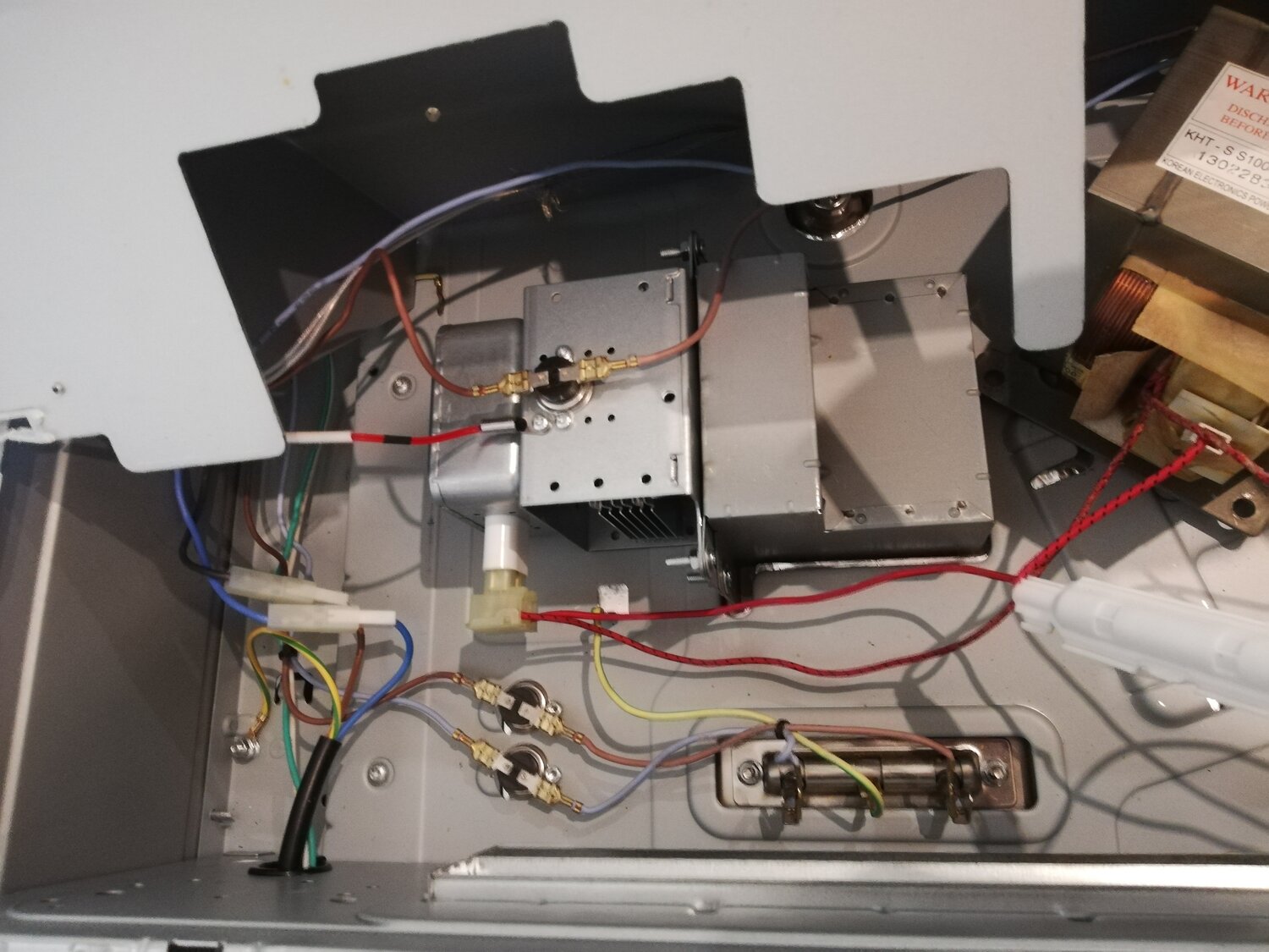микроволновая печь panasonic nn-st34hm, микроволновая печь candy cmw 9025 eg, микроволновая печь lg mc-7846uq, микроволновая печь, микроволновая печь lg ms-1948w