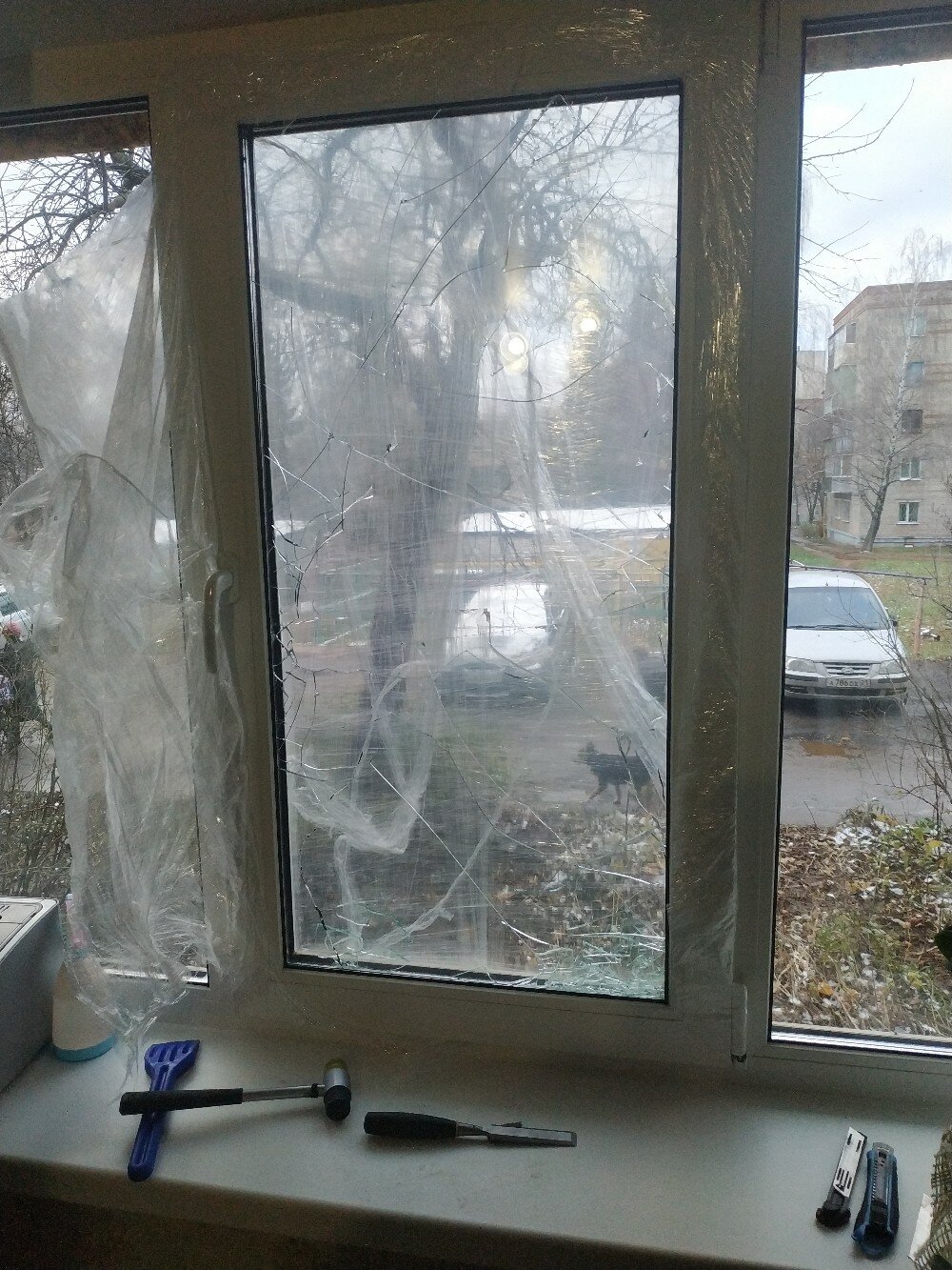 окна, старые пластиковые окна, пластиковое окно, пластиковые окна мутные, окно пвх 1 этаж