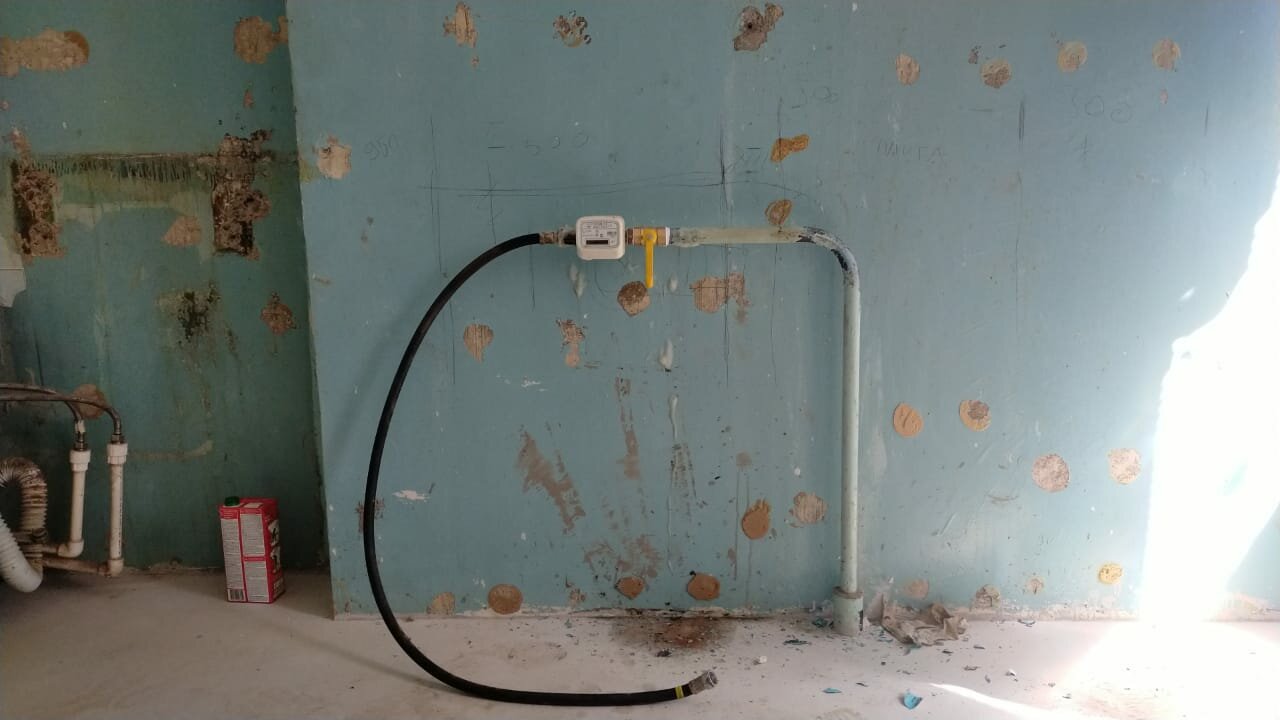 воздушная труба в хрущевке, перенос газовой трубы, газовая труба через всю квартиру, газовый вентиль в хрущевке, стен