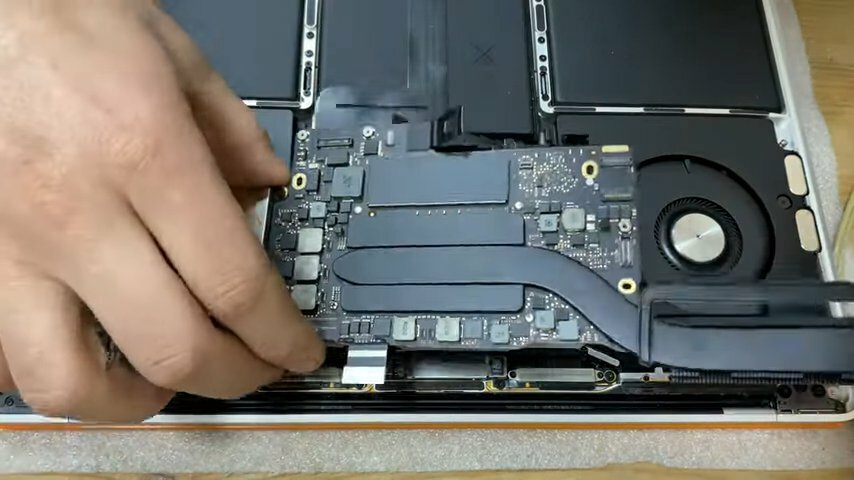 macbook pro, macbook pro 15 2012 late разобранный, macbook pro 2011 расположение шлейфов, macbook pro 13 2014 чистка разбор, macbook a1370 disassembly