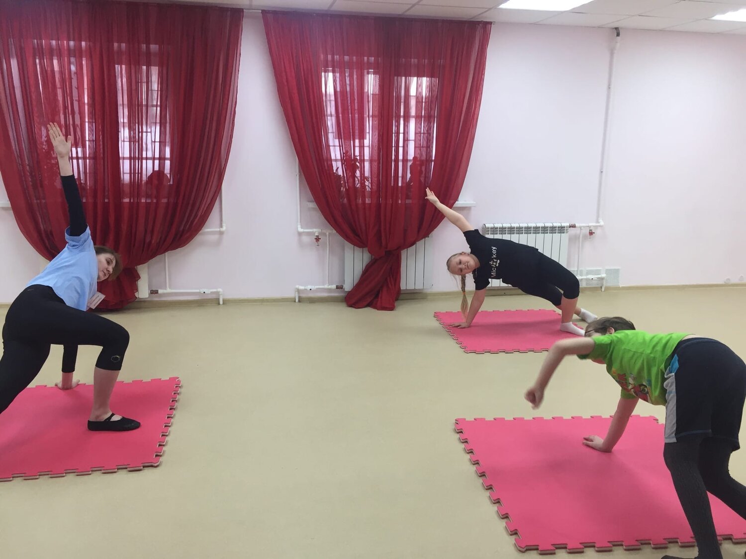 йога, йога для начинающих, спортивный клуб, фитнес клуб, хатха йога