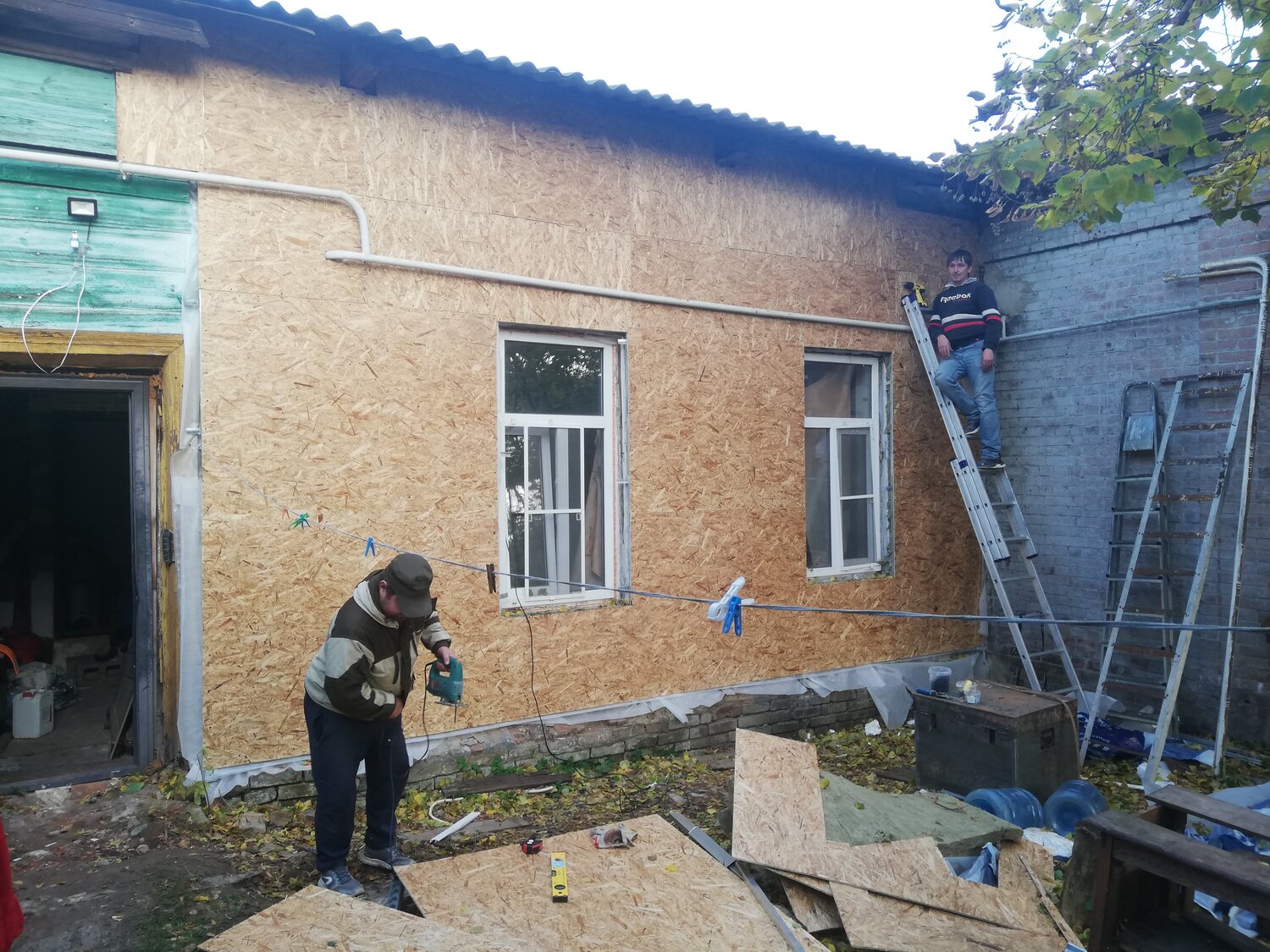 дом, здание, многоквартирный дом, капитальный ремонт, газовая труба на фасаде
