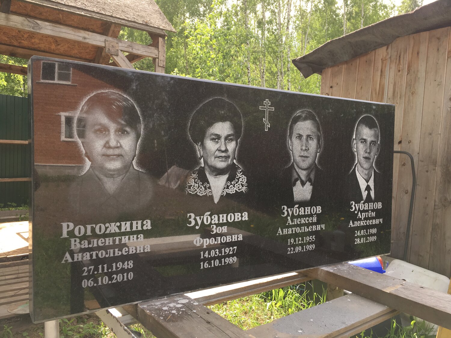 памятники, памятники на могилу на четверых, могила, памятник героям, памятник на четверых