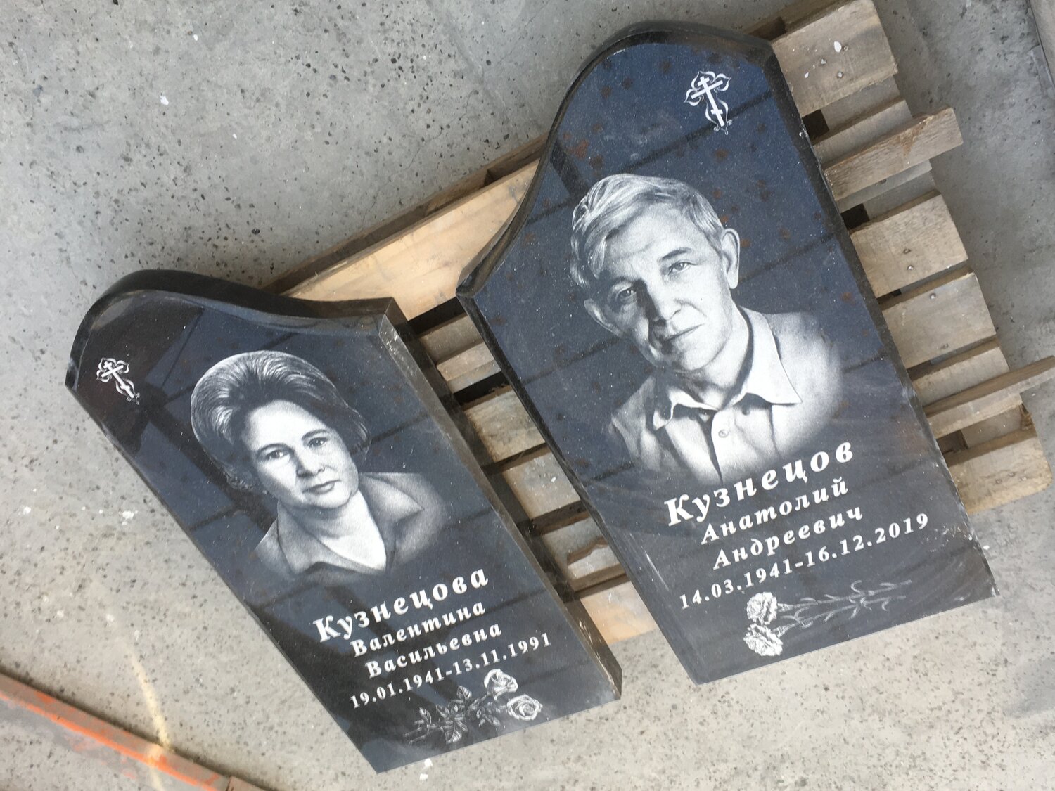 памятники, памятник на 4 человека, вертикальный памятник на двоих, памятники на могилу в еврейском стиле, семейные памятники на одну могилу
